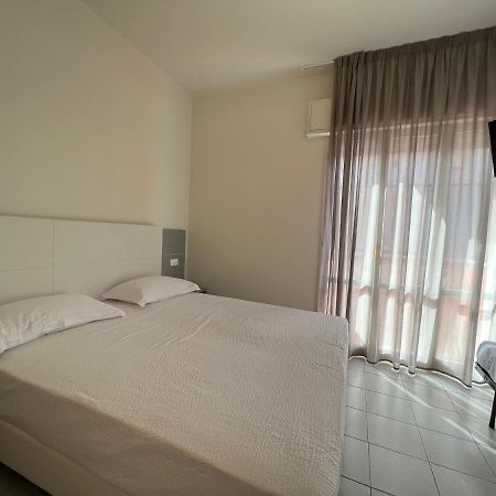 Aron Hotel Rimini Exteriör bild