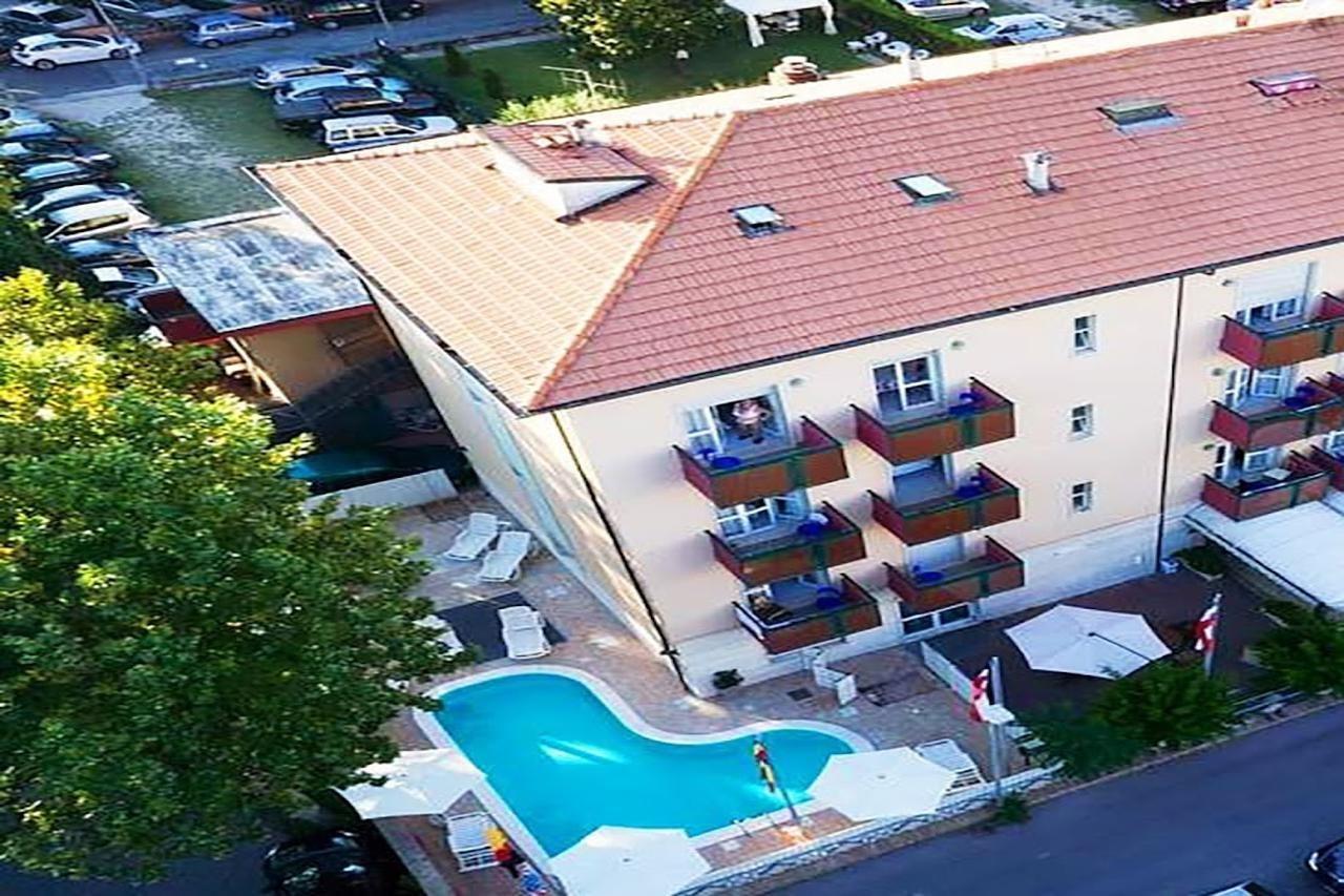 Aron Hotel Rimini Exteriör bild