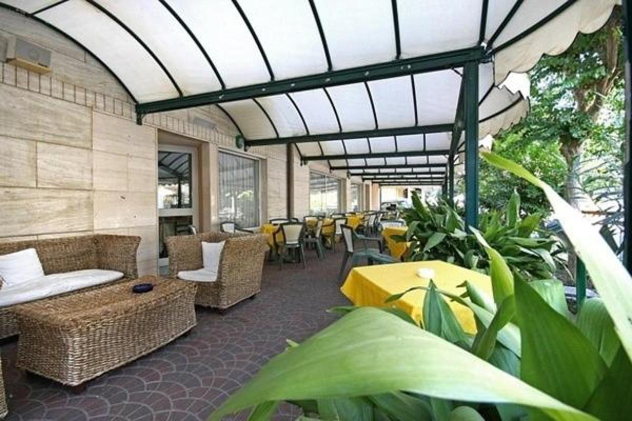 Aron Hotel Rimini Exteriör bild