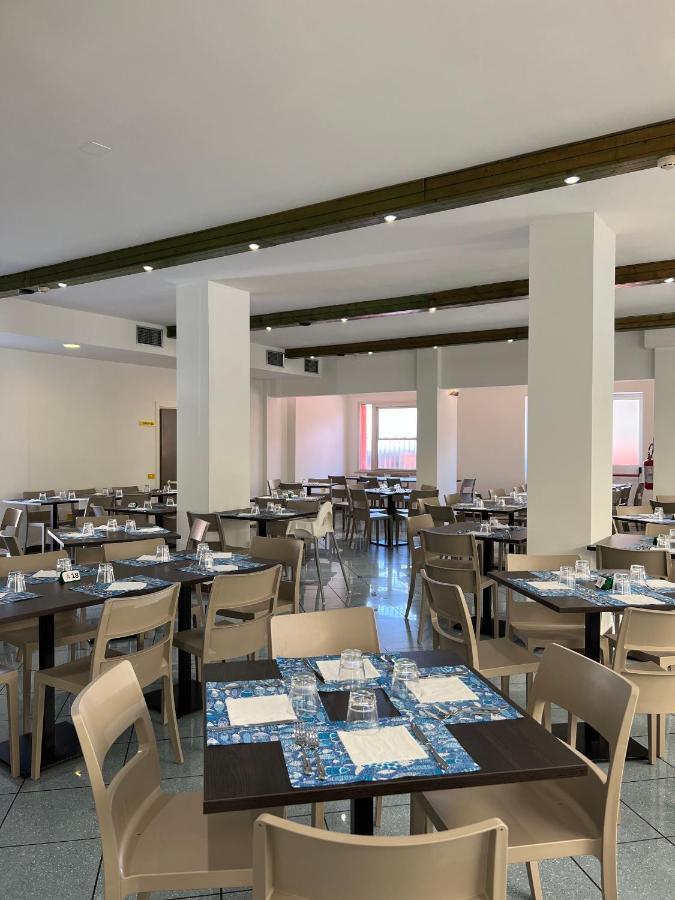 Aron Hotel Rimini Exteriör bild