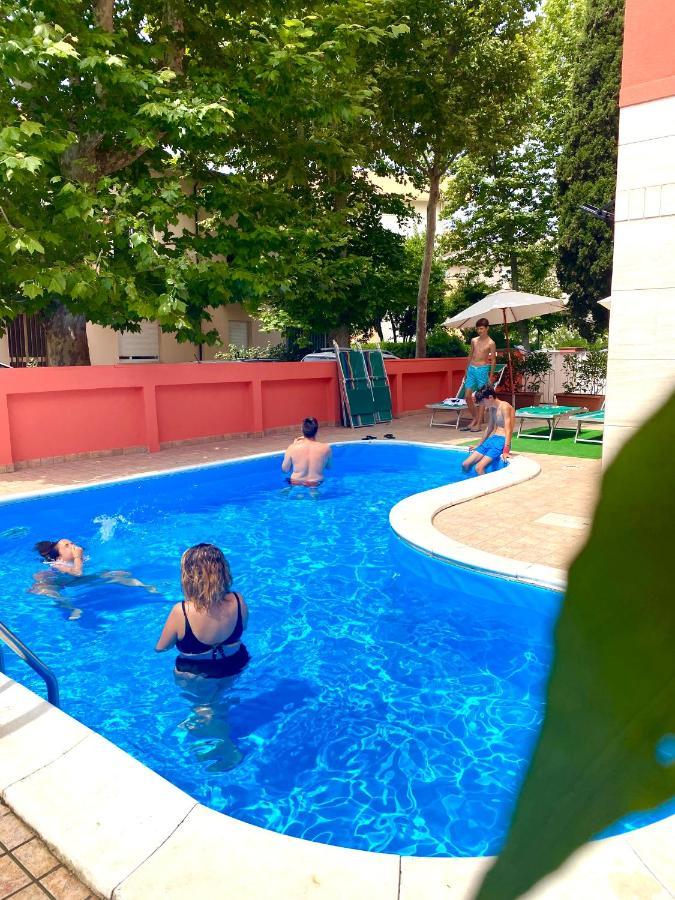 Aron Hotel Rimini Exteriör bild