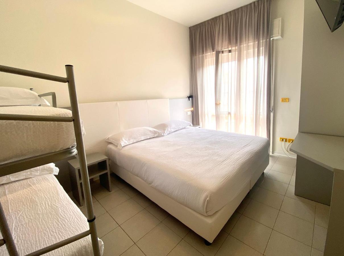 Aron Hotel Rimini Exteriör bild