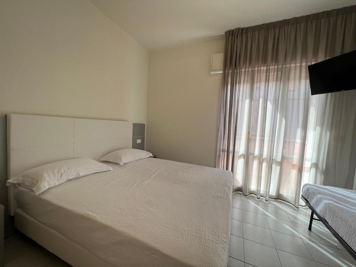 Aron Hotel Rimini Exteriör bild