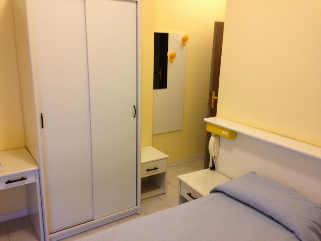 Aron Hotel Rimini Exteriör bild
