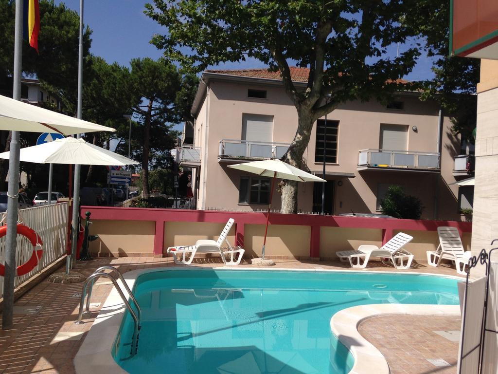 Aron Hotel Rimini Exteriör bild