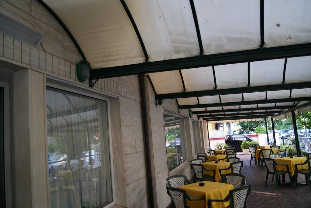 Aron Hotel Rimini Exteriör bild