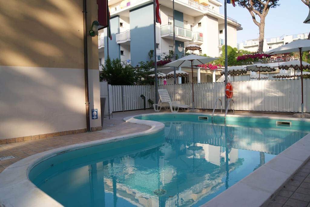 Aron Hotel Rimini Exteriör bild