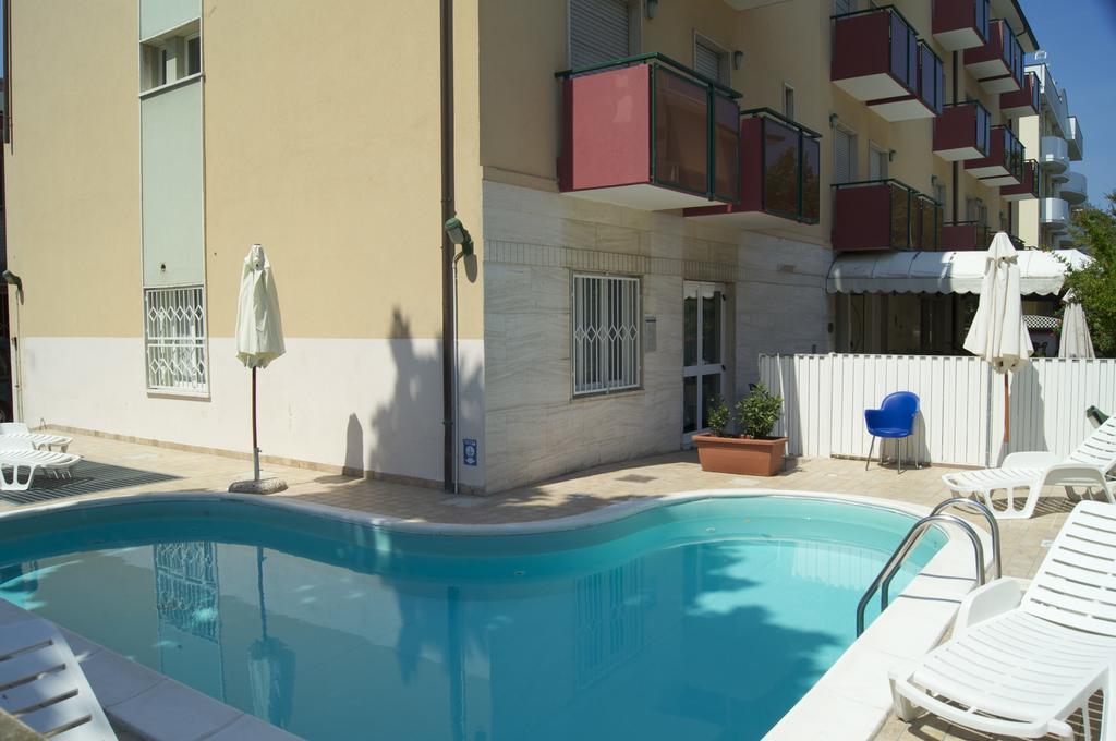Aron Hotel Rimini Exteriör bild