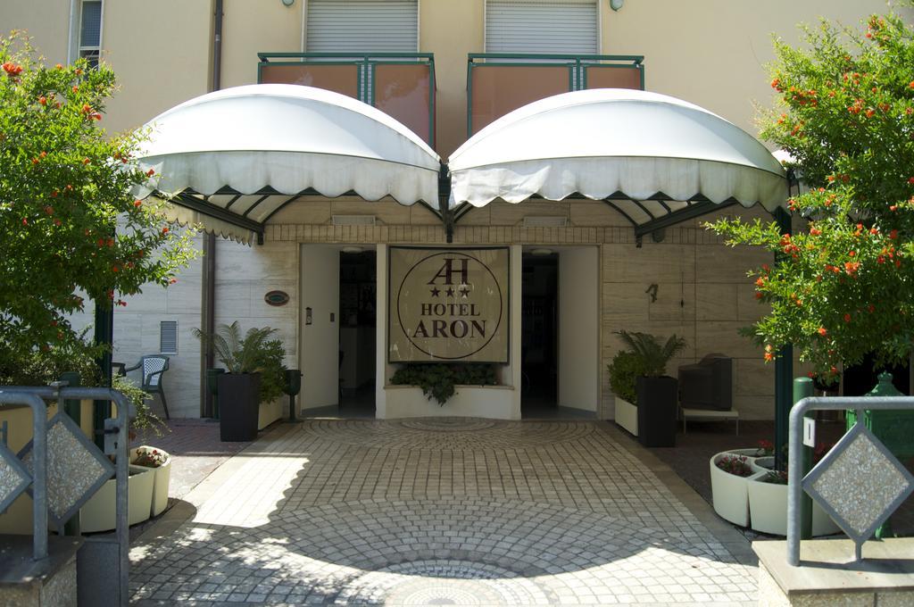 Aron Hotel Rimini Exteriör bild