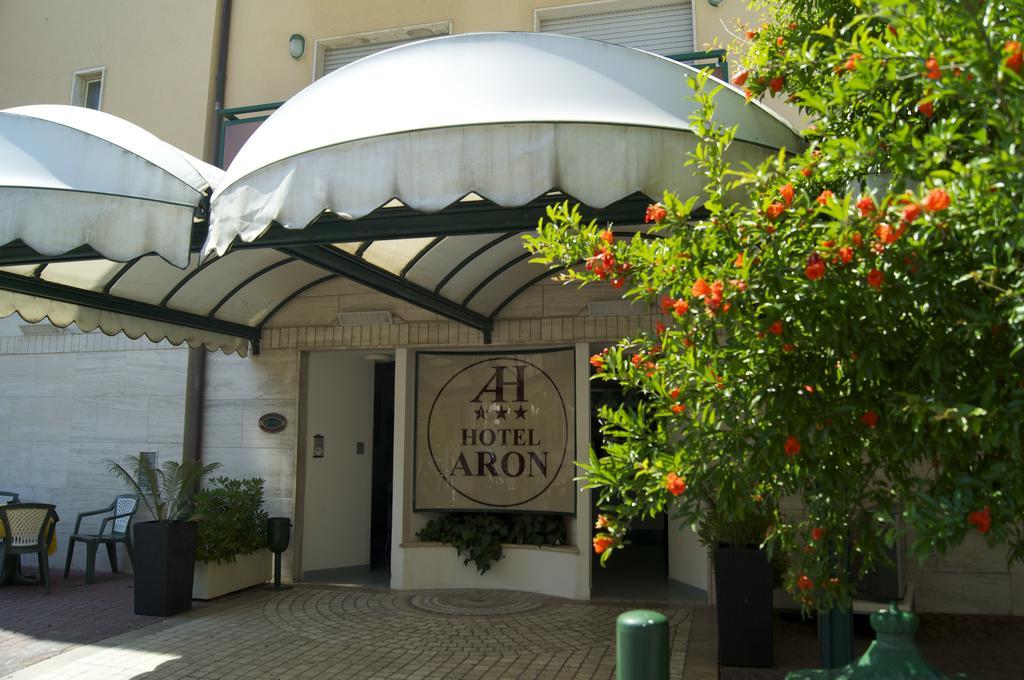 Aron Hotel Rimini Exteriör bild