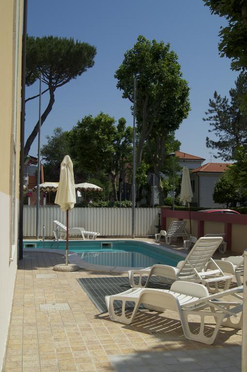 Aron Hotel Rimini Exteriör bild