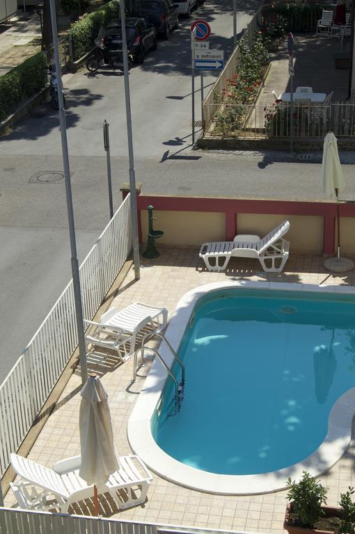 Aron Hotel Rimini Exteriör bild