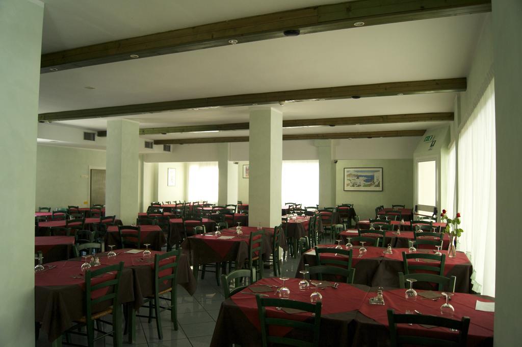 Aron Hotel Rimini Exteriör bild