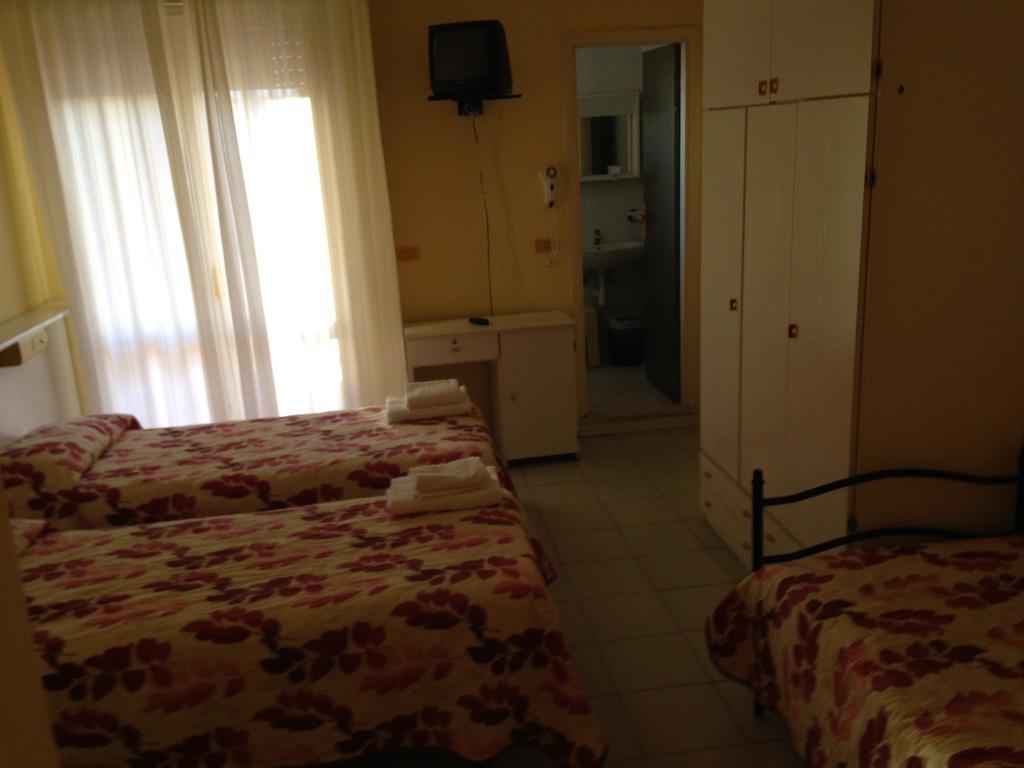 Aron Hotel Rimini Exteriör bild