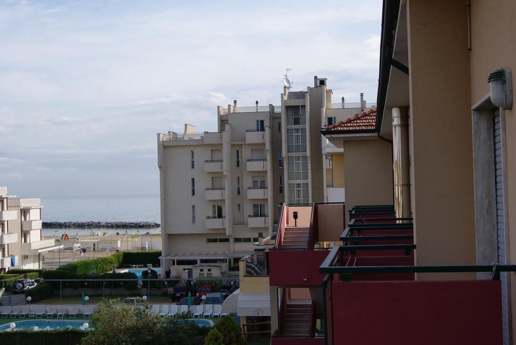 Aron Hotel Rimini Exteriör bild